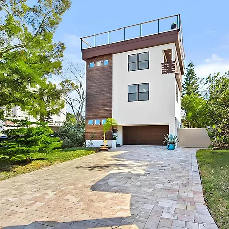 The Look-Out Private Rooftop 5 Minutes To The Beach & Downtown
